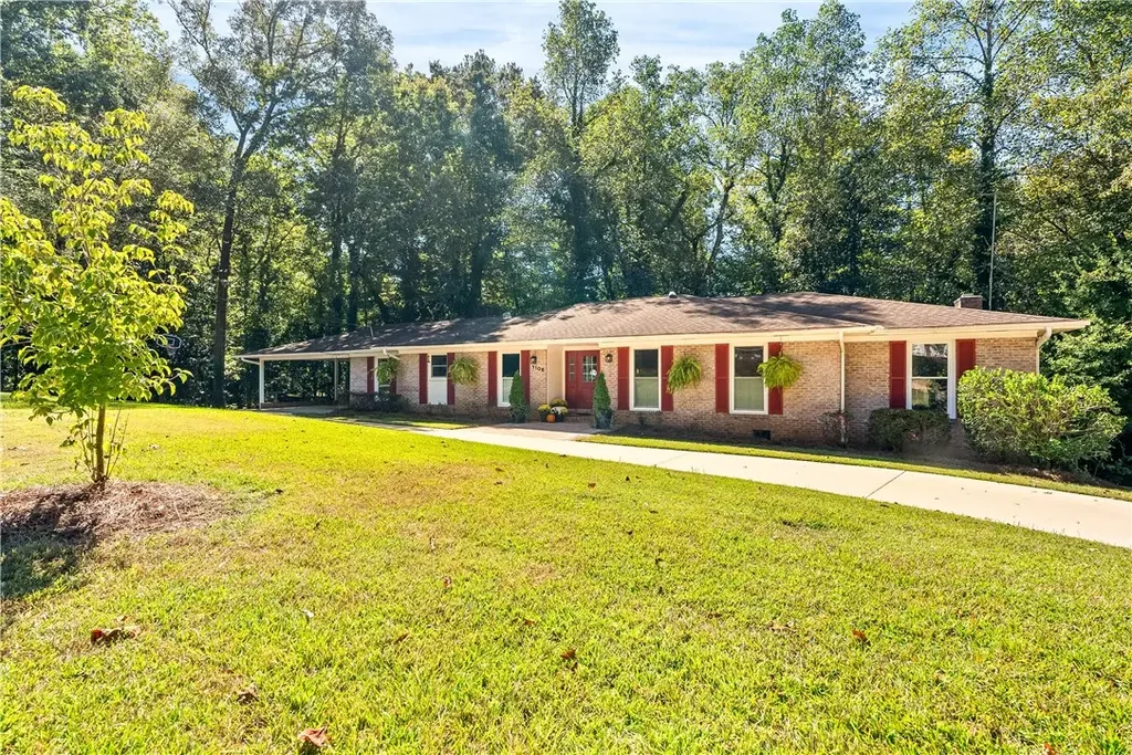 1106 W Collinwood Cir, Opelika