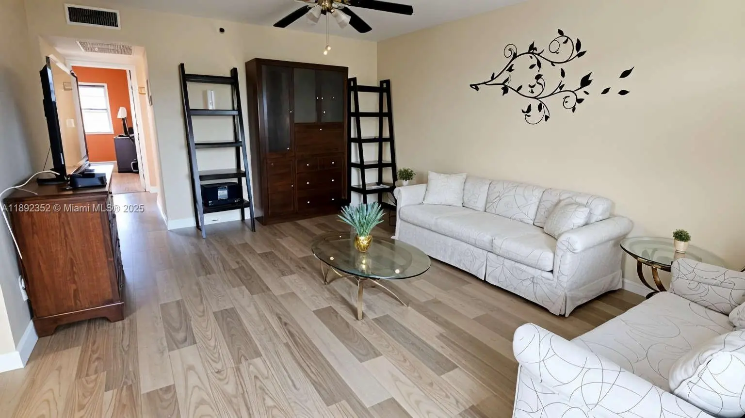 Photo of Listing #A11892352