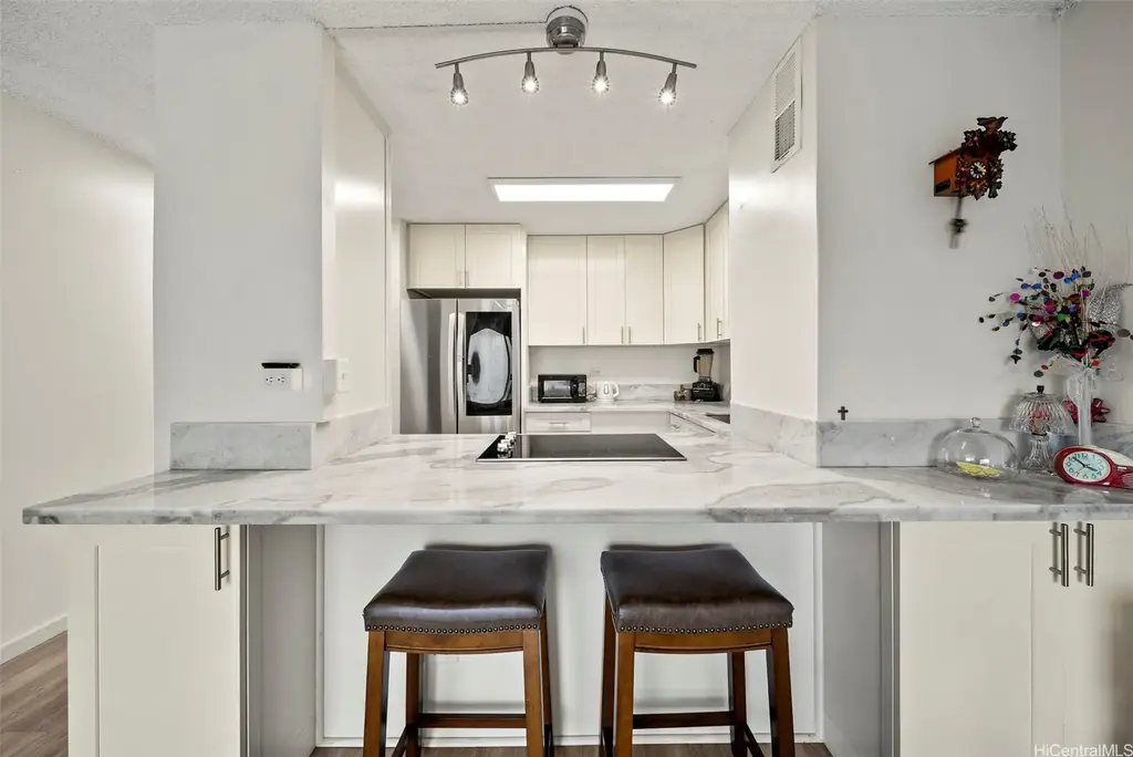 731 Amana Street # 402, Honolulu