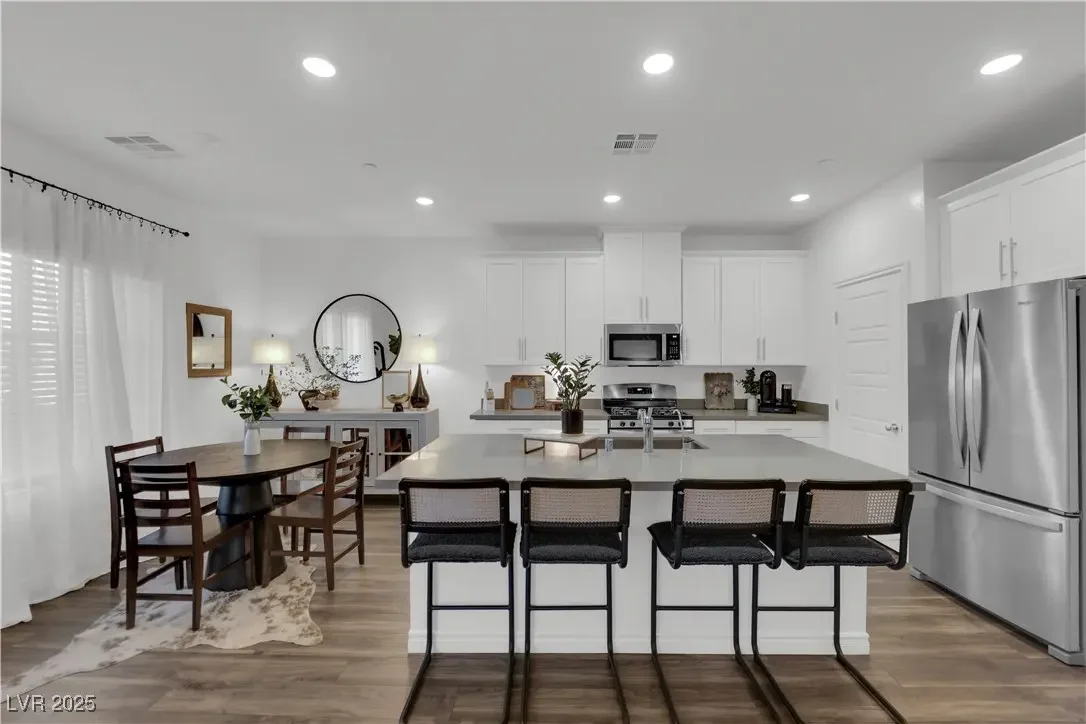 Photo of Listing #2725718