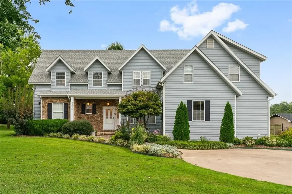 2235 S Dixieland Road, Rogers