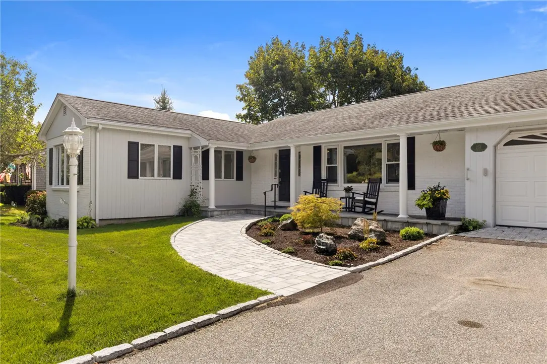 331 Third Beach Rd, Middletown