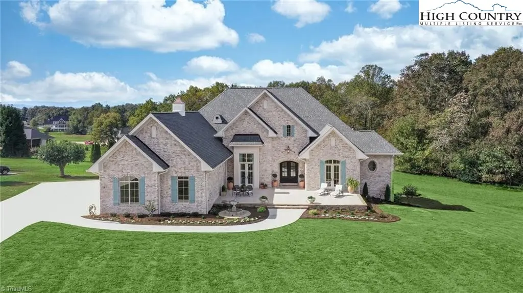 202 Canterbury Drive, North Wilkesboro