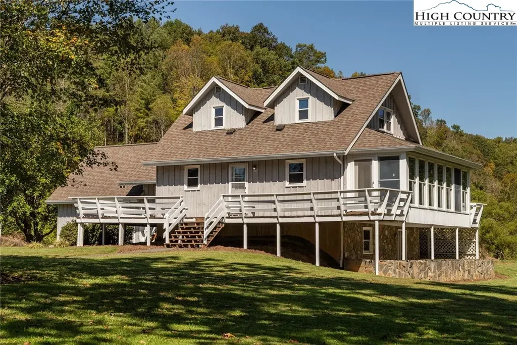 410 River Drive, Warrensville