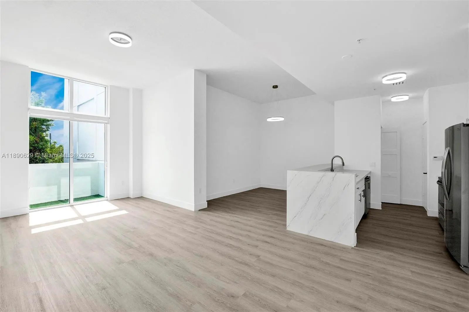 Photo of Listing #A11890629