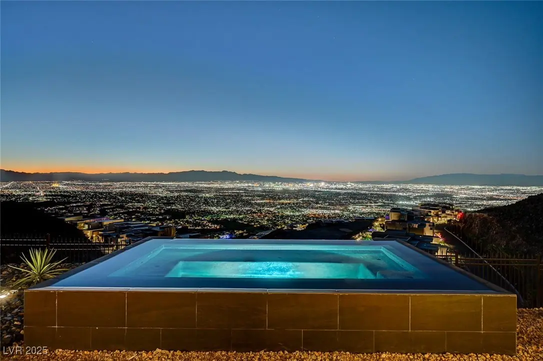 Photo of Listing #2725775