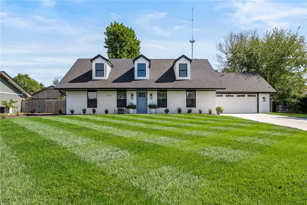 1004 Robin Haven Drive, Bentonville