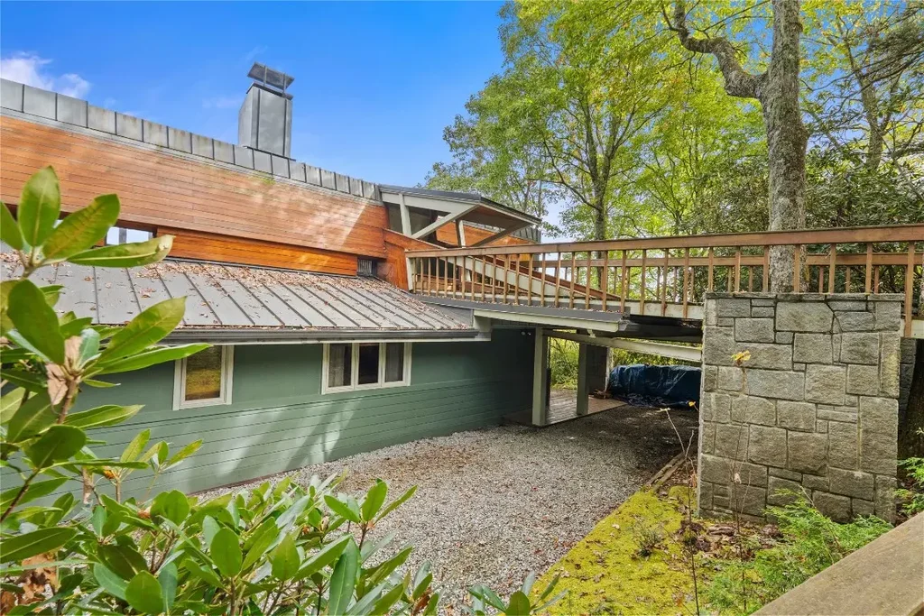 336 North Drive, Highlands