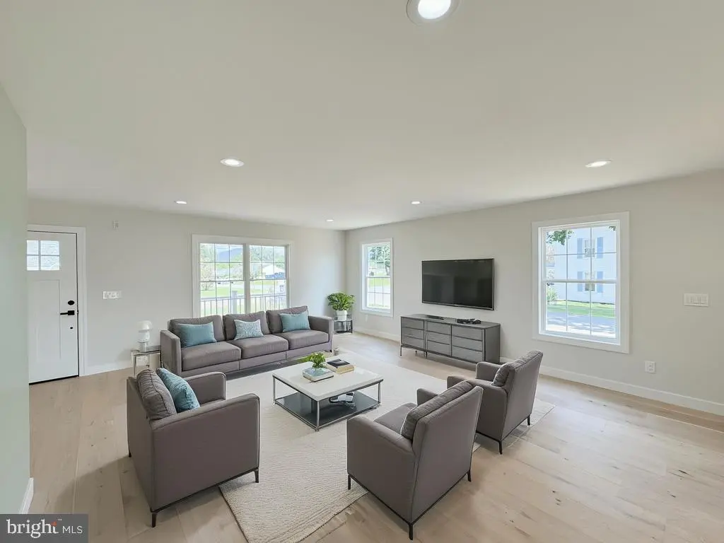 320 8th Avenue, Luray