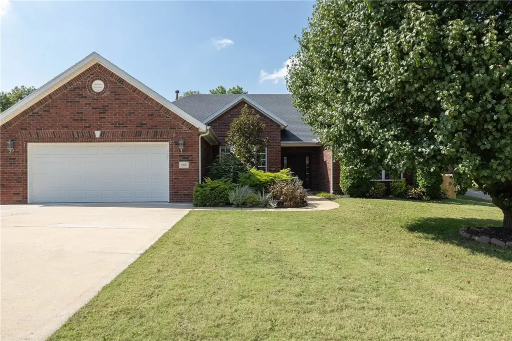 206 Tunbridge Drive, Bentonville
