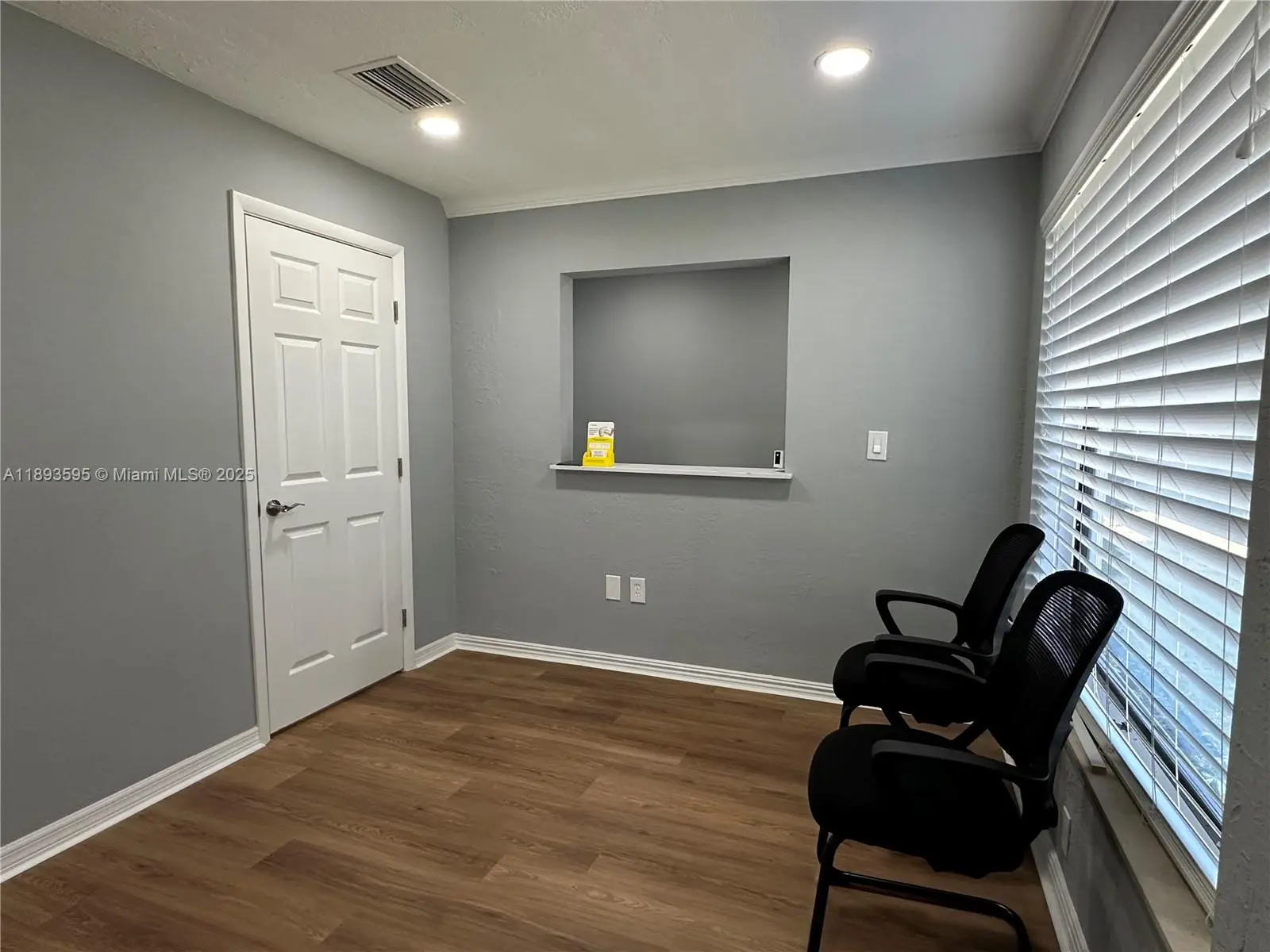 Photo of Listing #A11893595