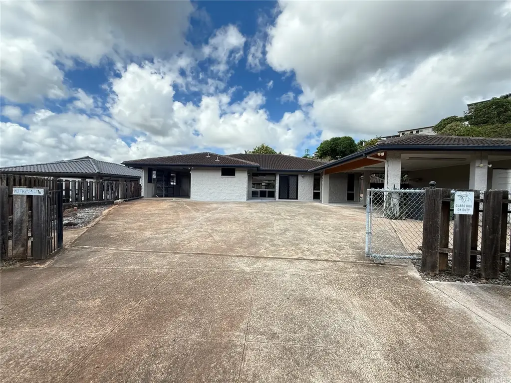 99-526 Hoio Street, Aiea