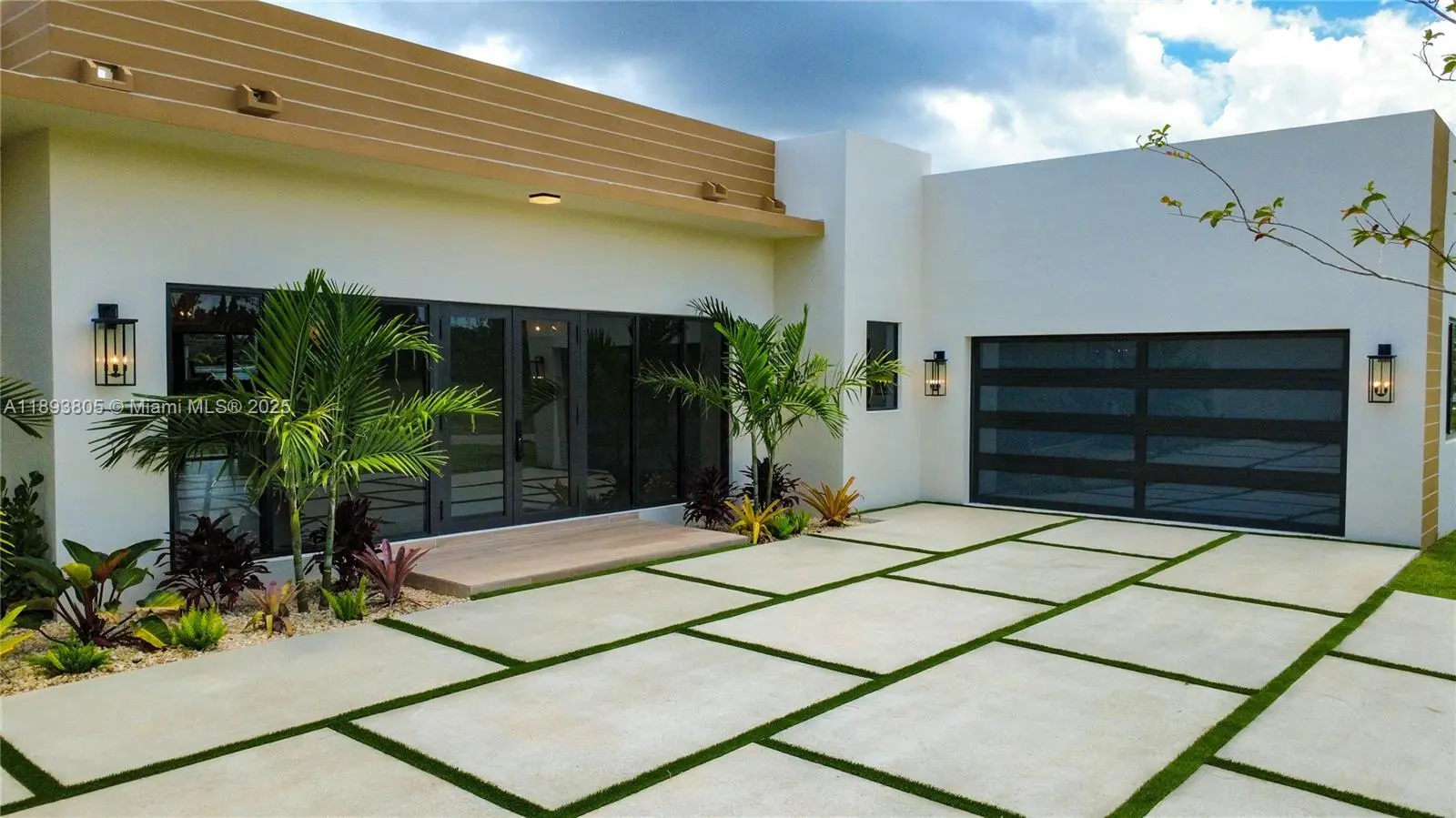 Photo of Listing #A11893805