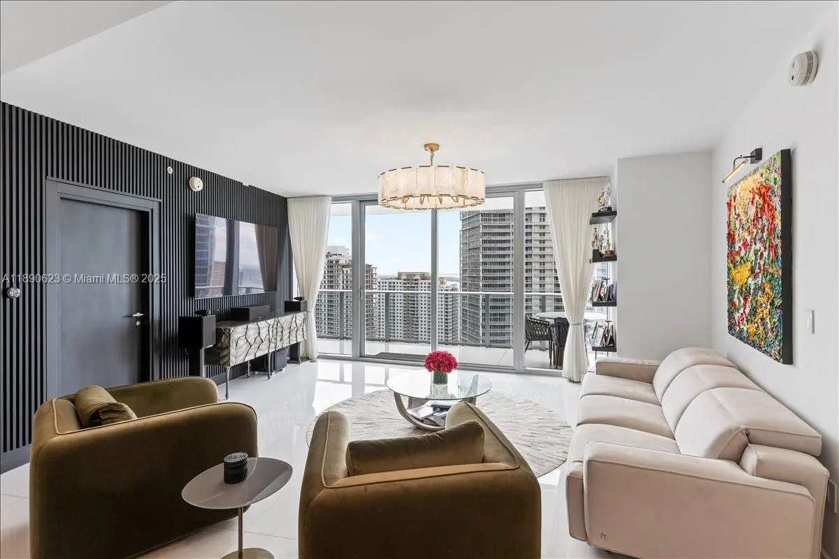 Photo of Listing #A11890623