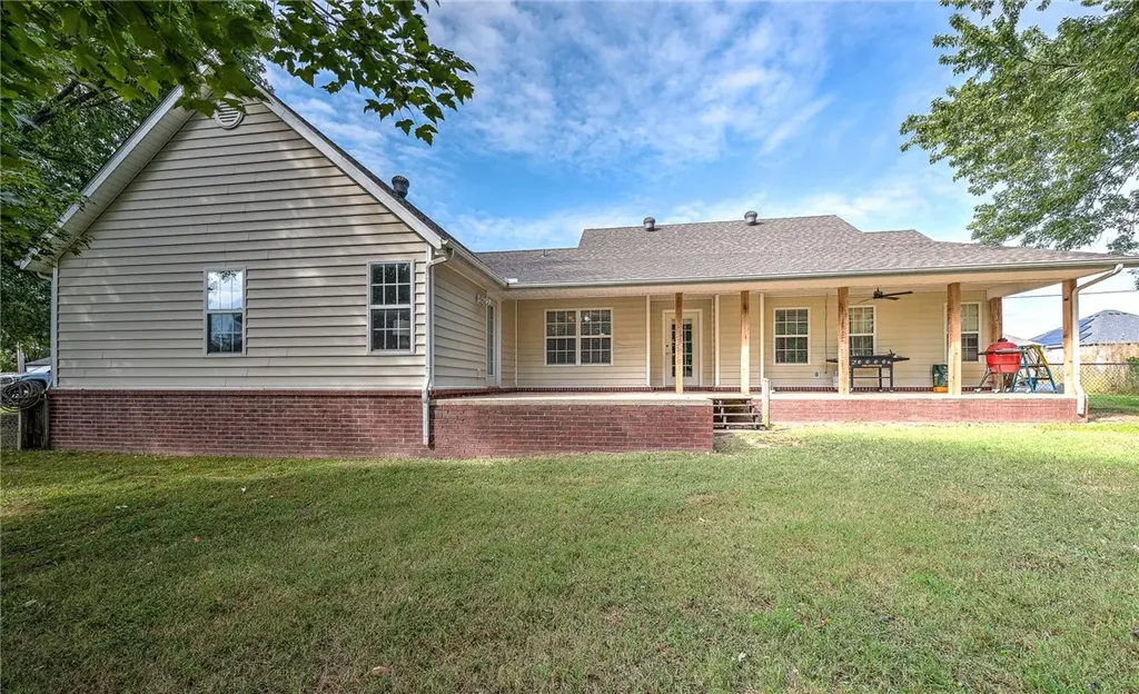 3601 N Rainbow Farm Road, Bentonville