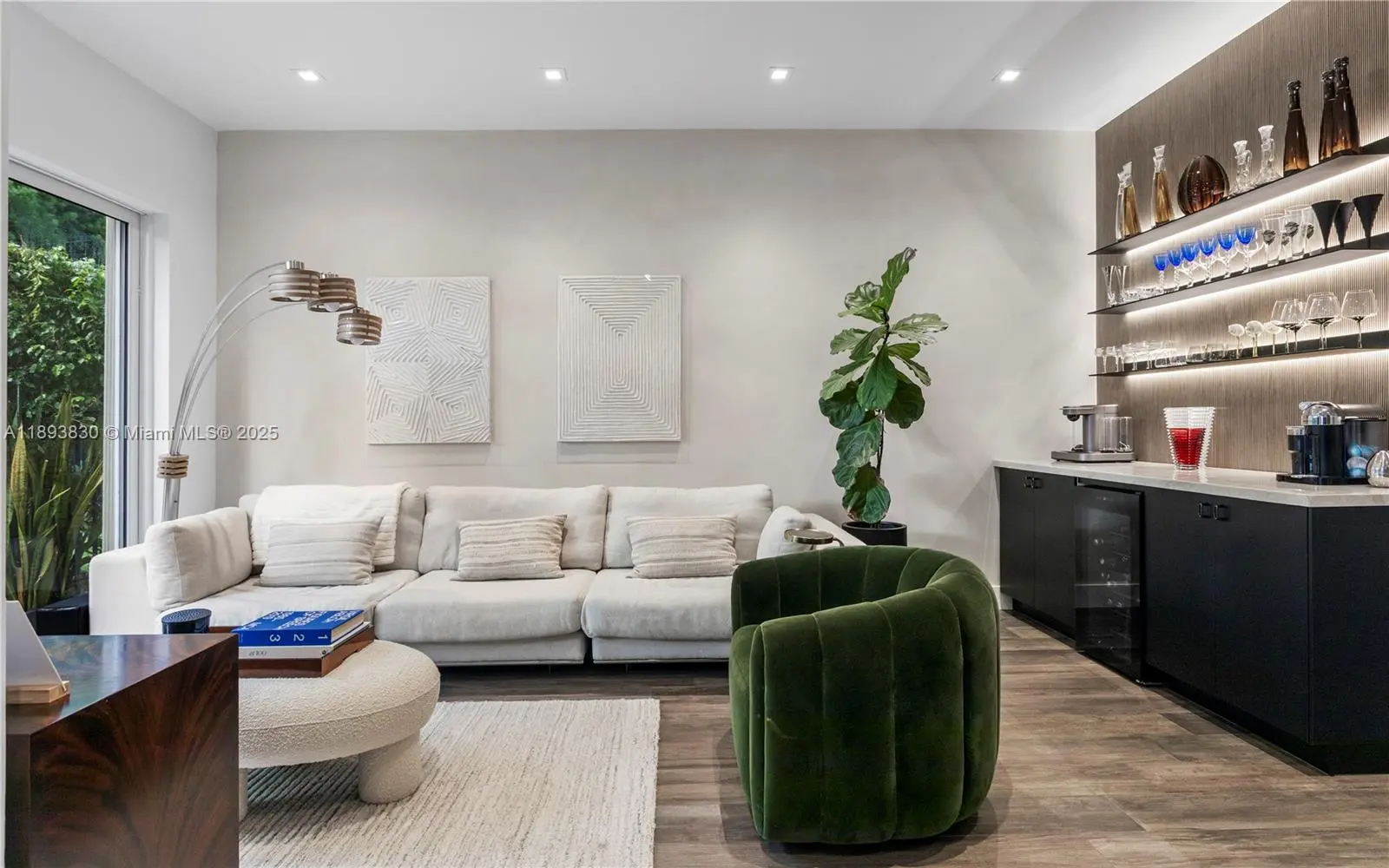 1396 Harbor Vw W, Hollywood