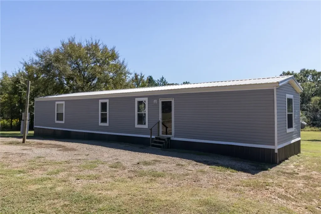 390 County Road 3222, Clarksville