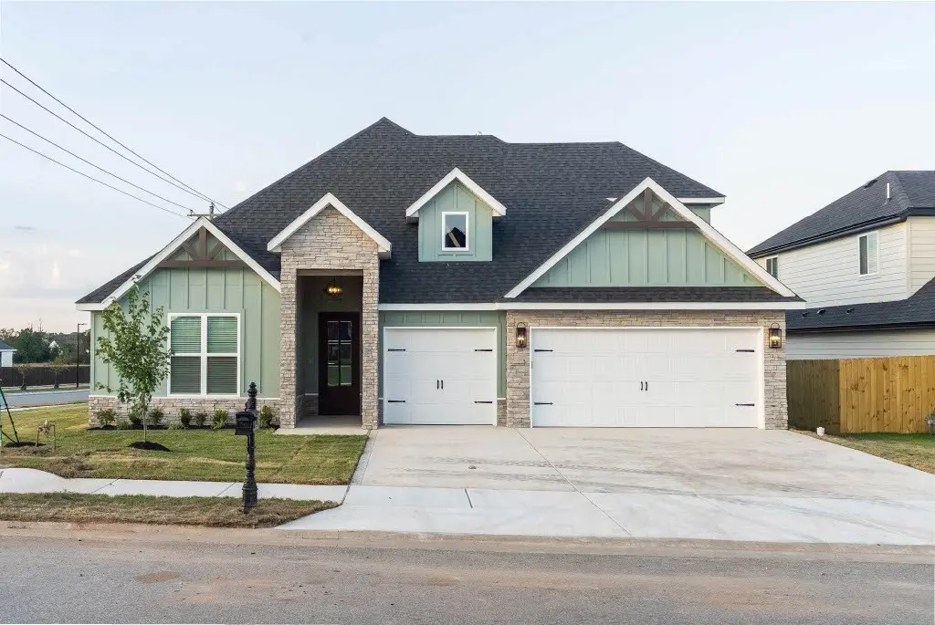 1270 Red Maple Street, Centerton