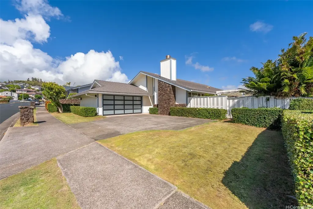 2067 Laukahi Street, Honolulu
