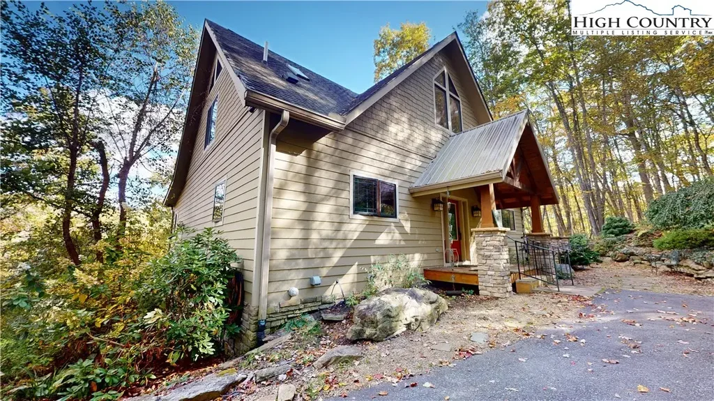 811 Hemlock Drive, Newland