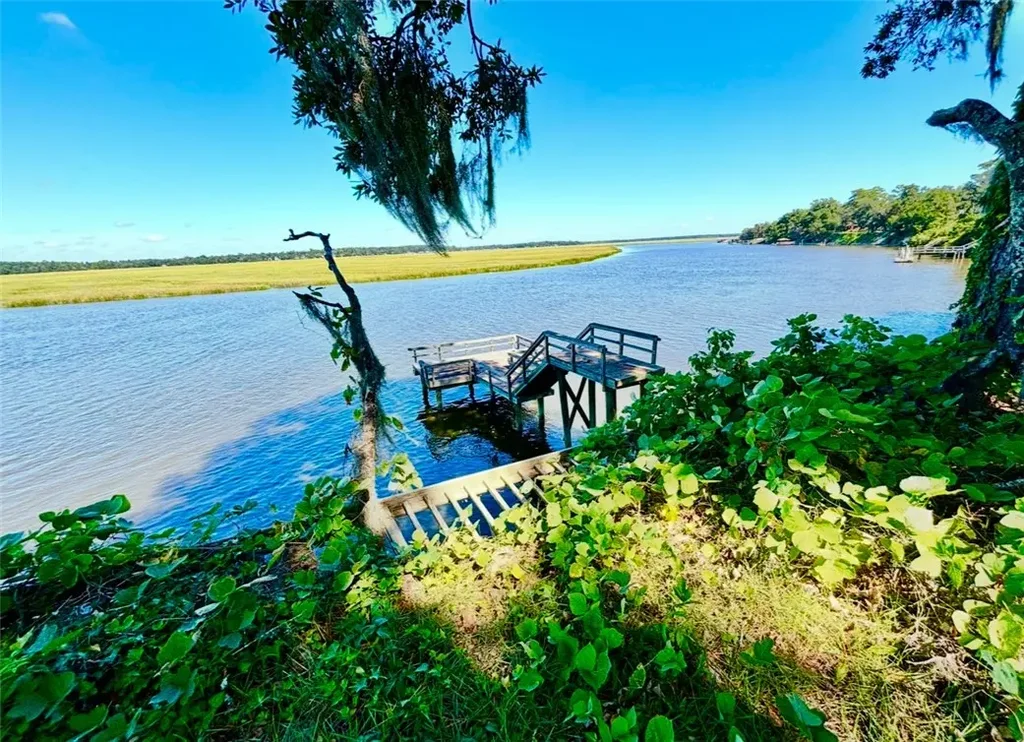 1334 Ne Azalea Road Ne, Townsend