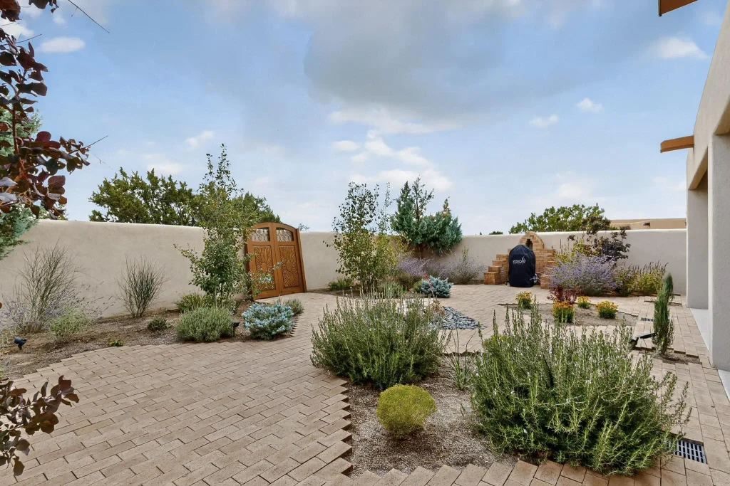 3 Jornada Loop, Santa Fe