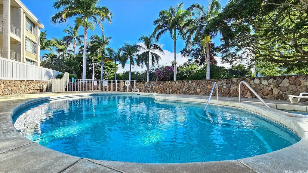 98-1038 Moanalua Road # 7-907, Aiea