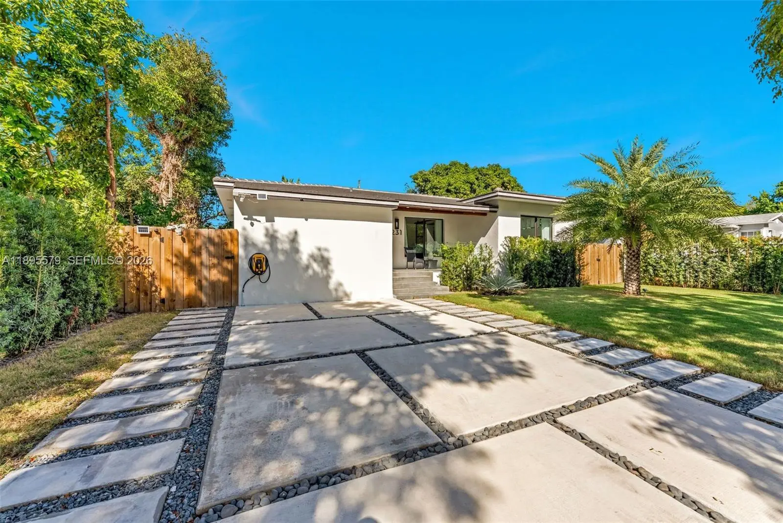 Photo of Listing #A11895579