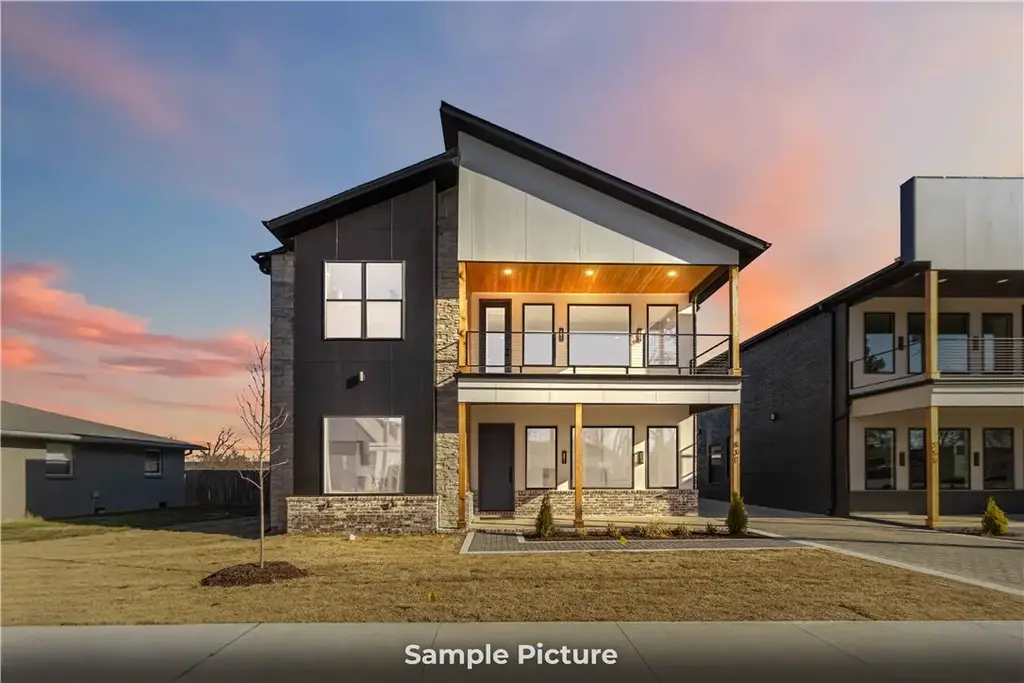 816 Nw 11th Street, Bentonville