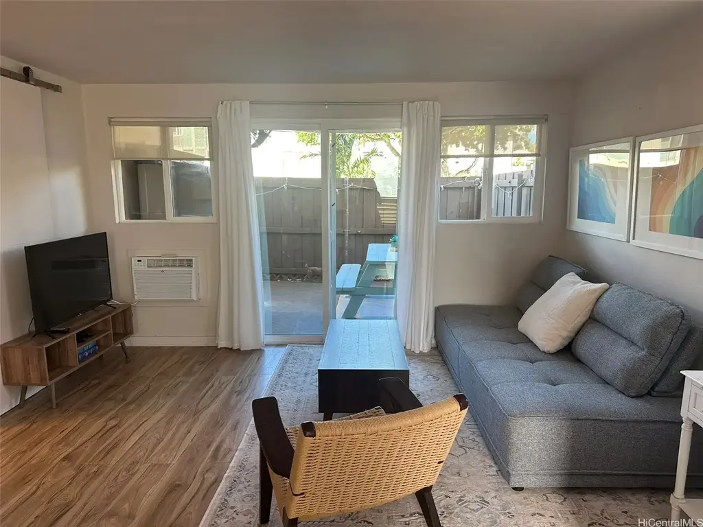 68-24 Apuhihi Street # 101, Waialua