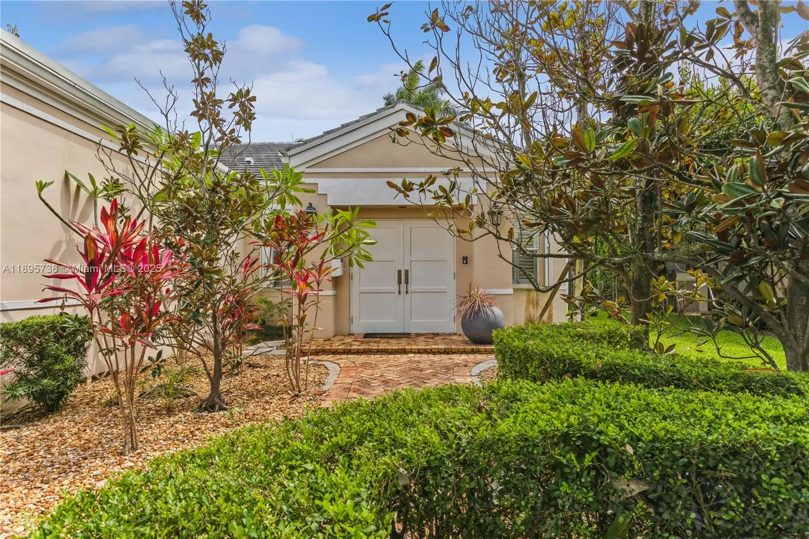 Photo of Listing #A11895736