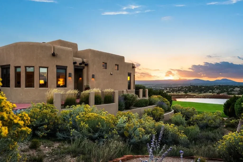 32 Camino De Colores, Santa Fe