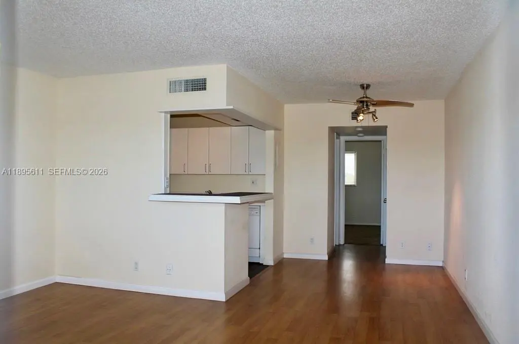 Photo of Listing #A11895611