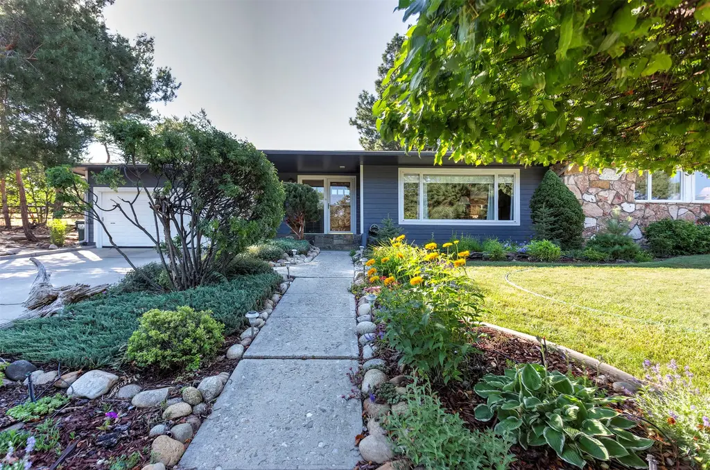 379 Fairgrounds Road, Hamilton