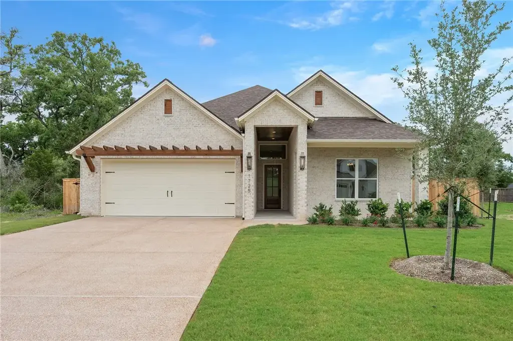 1725 Hidalgo Pass Court, College Station
