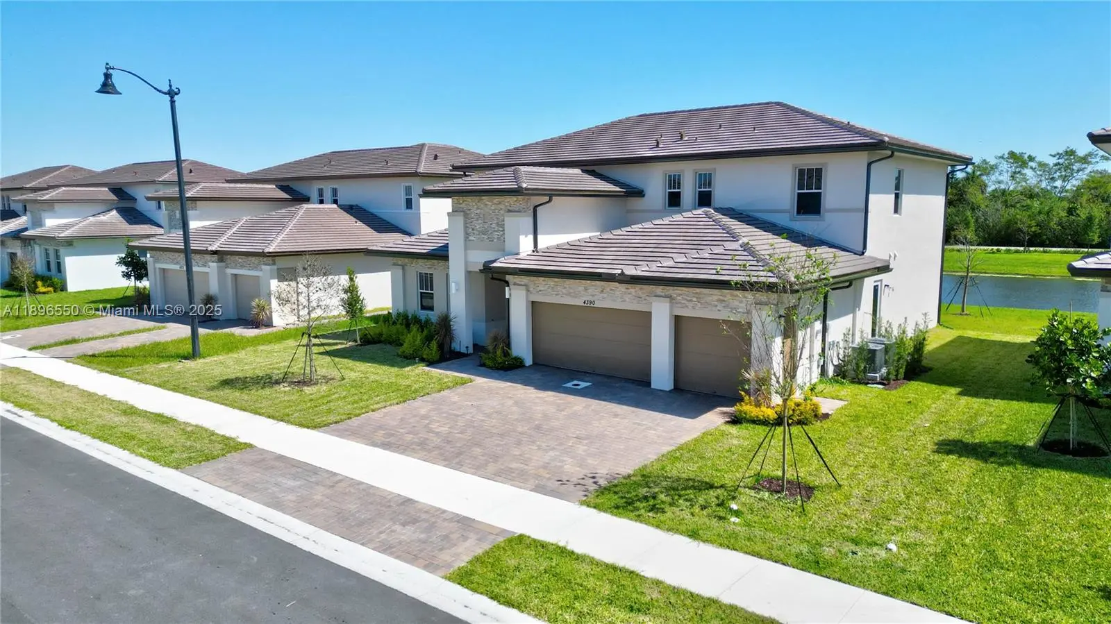 Photo of Listing #A11896550