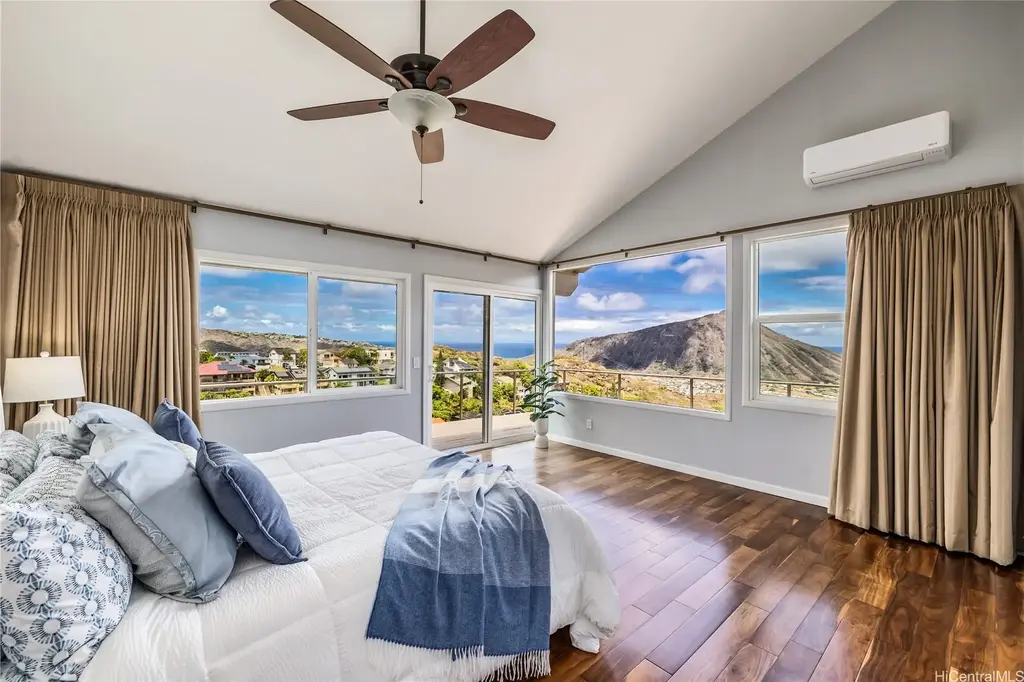 1048 Kaupaku Place, Honolulu