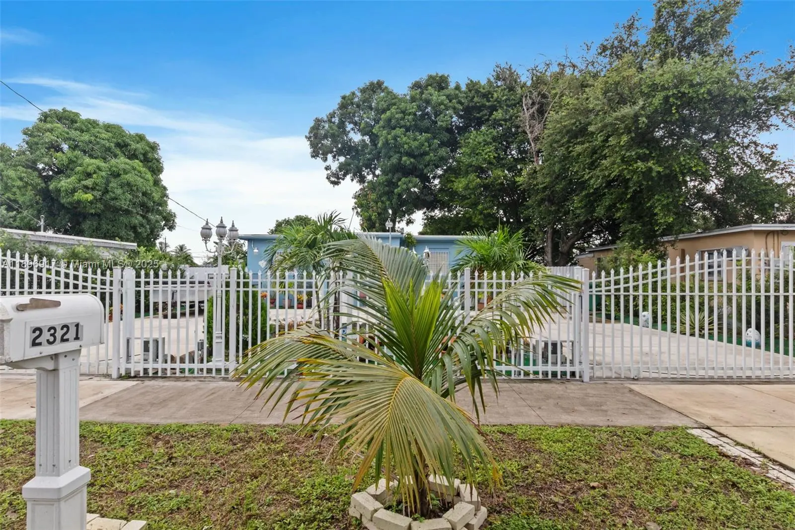 Photo of Listing #A11896917