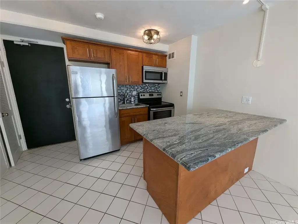 445 Kaiolu Street # 402, Honolulu