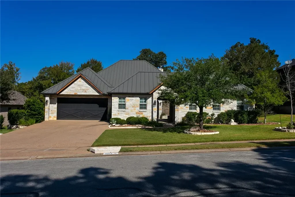 3213 Pinyon Creek Drive, Bryan