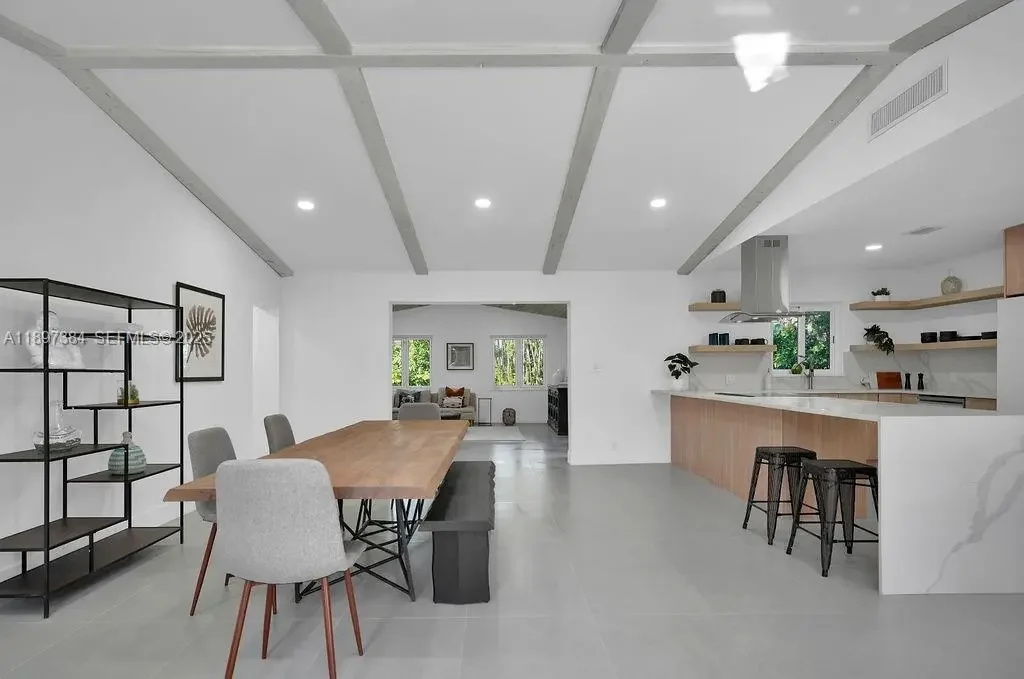 Photo of Listing #A11897384