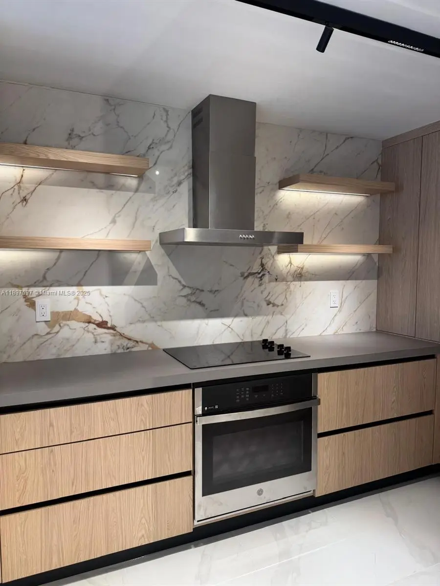 Photo of Listing #A11897597