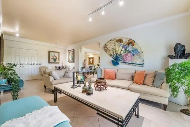 Photo of Listing #A11871619