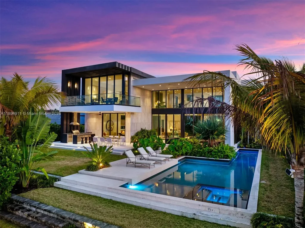 478 Tamarind Dr, Hallandale Beach