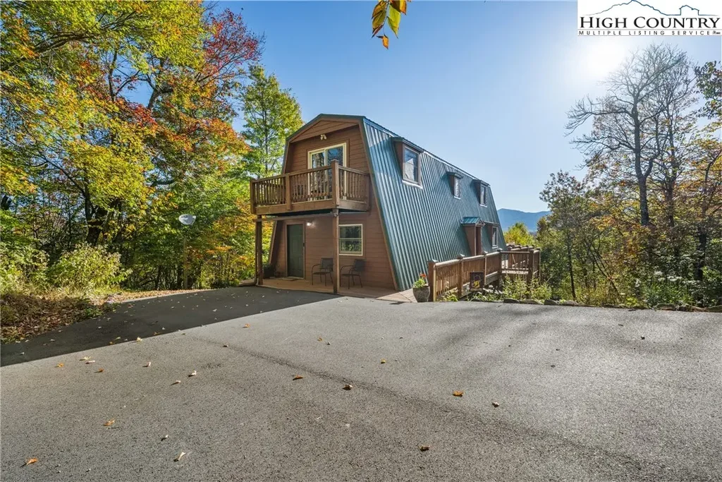 384 Shelter Rock Circle, Sugar Mountain