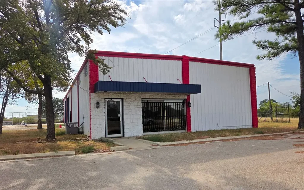 5918 E State Highway 21, Bryan