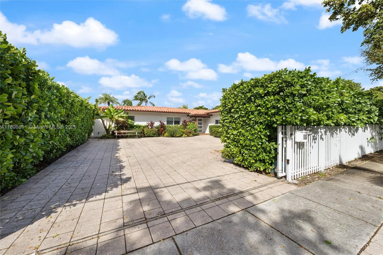 Photo of Listing #A11898011