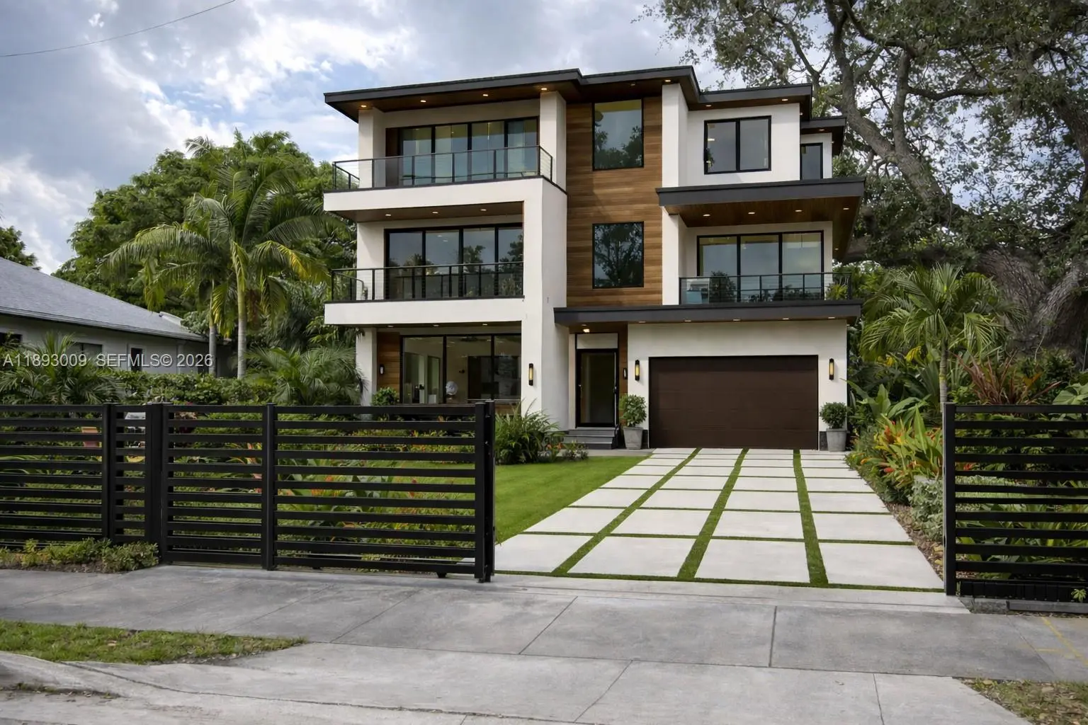 Photo of Listing #A11893009