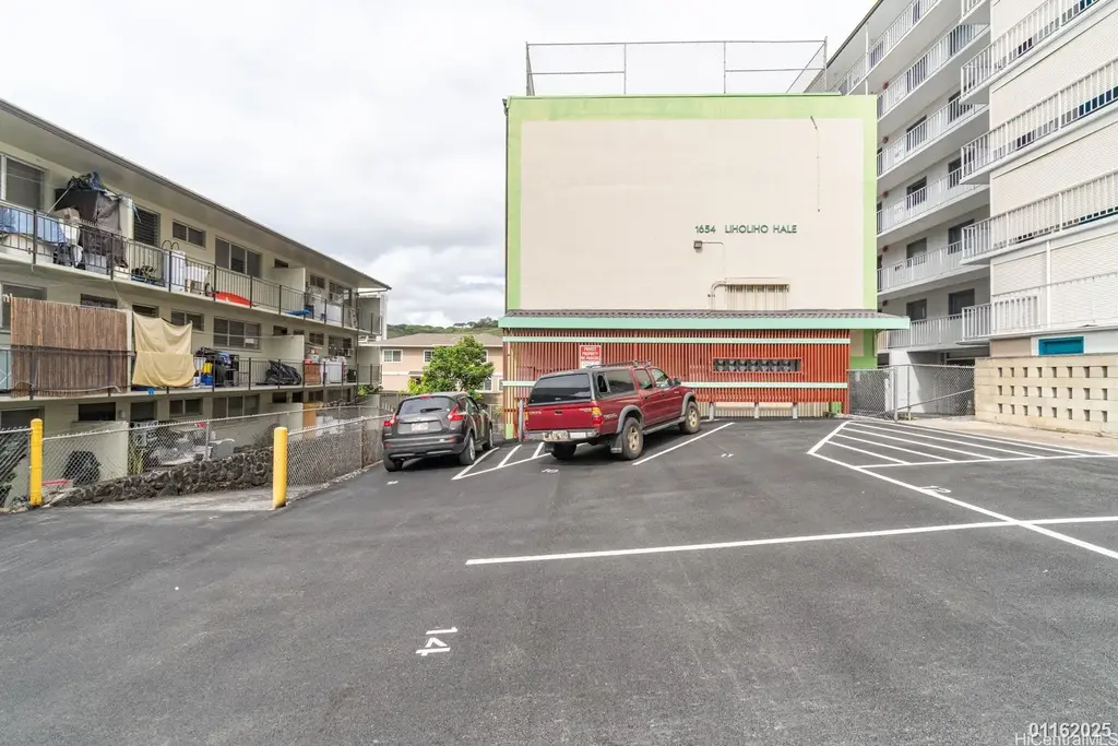 1654 Liholiho Street # 9, Honolulu
