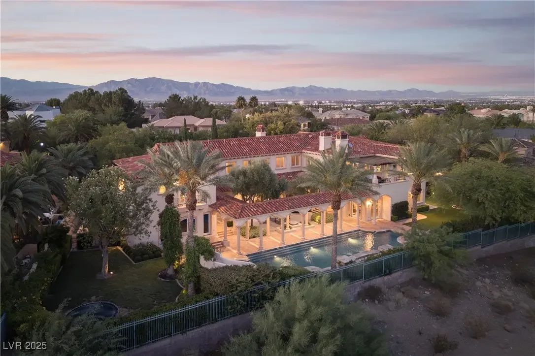 Photo of Listing #2728516